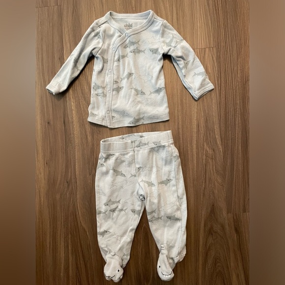 Carter's Blue and Gray with sharks Pajama Sets for Cozy Sleep size 0/3 M - Picture 2 of 4